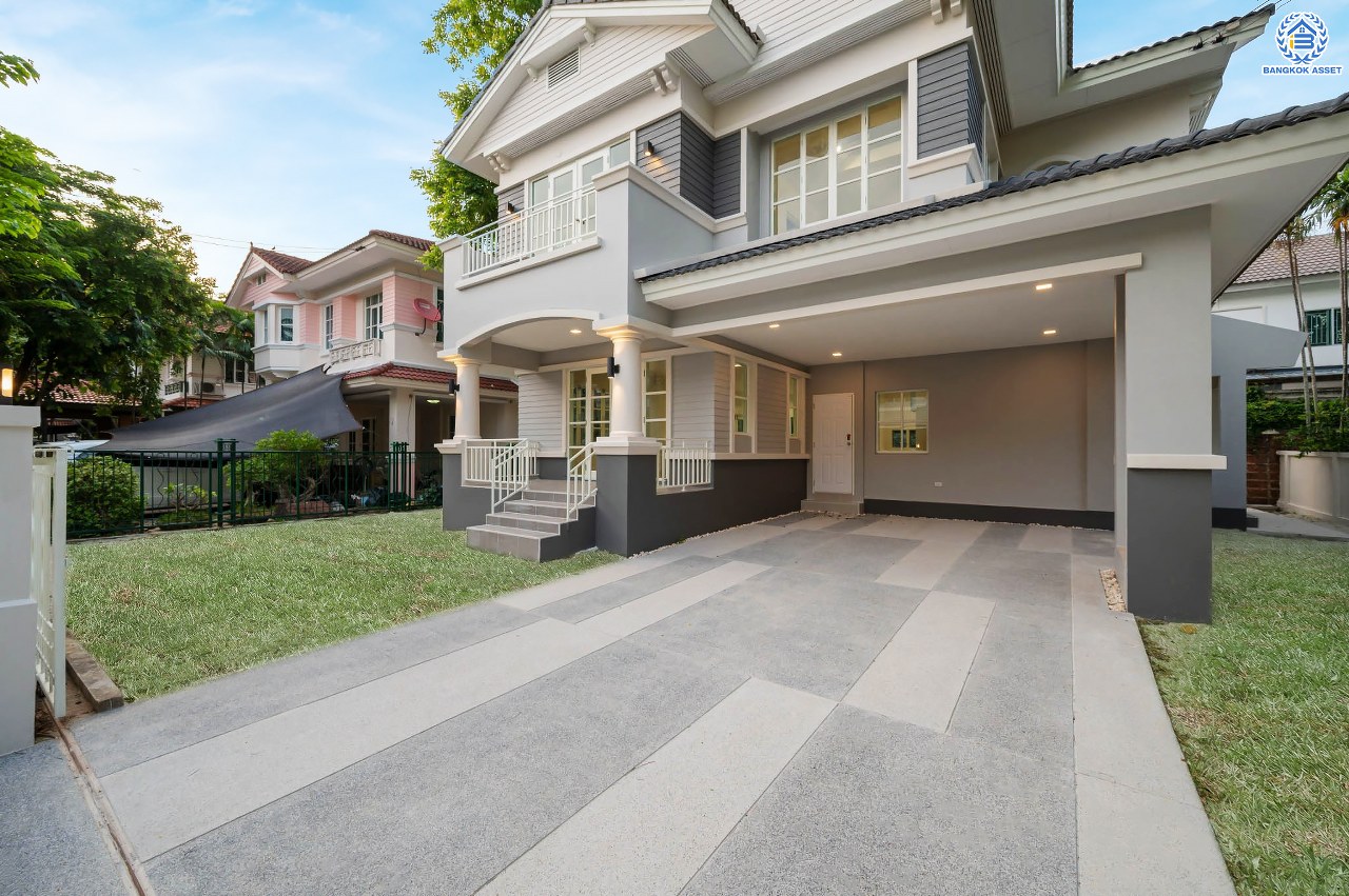 บ้านตกแต่งใหม่ โครงการ มัณฑนา  วัดพระเงิน ตกแต่งหรูหราดีไซน์สุด Classic เนื้อที่ 85.6 ตร.ว ฟังก์ชันจัดเต็ม 3 ห้องนอน 4 ห้องน้ำ 1 ห้องแม่บ้าน จอดรถได้ถึง 2 คัน เชื่อมต่อถนนกาญจนาฯ ใกล้รถไฟฟ้าสายสีม่วง "สถานีสามแยกบางใหญ่" และทางด่วน "ศรีรัช" รายล้อมด้วยสิ่งอำนวยความสะดวกมากมาย